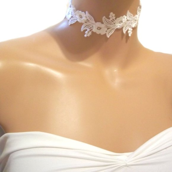 White Small Flower Lace Choker, White Lace Necklace, White Choker, Lace Choker - Picture 2 of 3